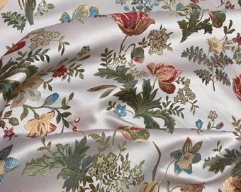 precious damask fabric from the San Leucio silk factory in cream