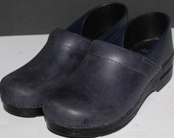 Women Shoes "DANSKO" Clogs Loafers Size EU 41 US 10.5 Purple Leather