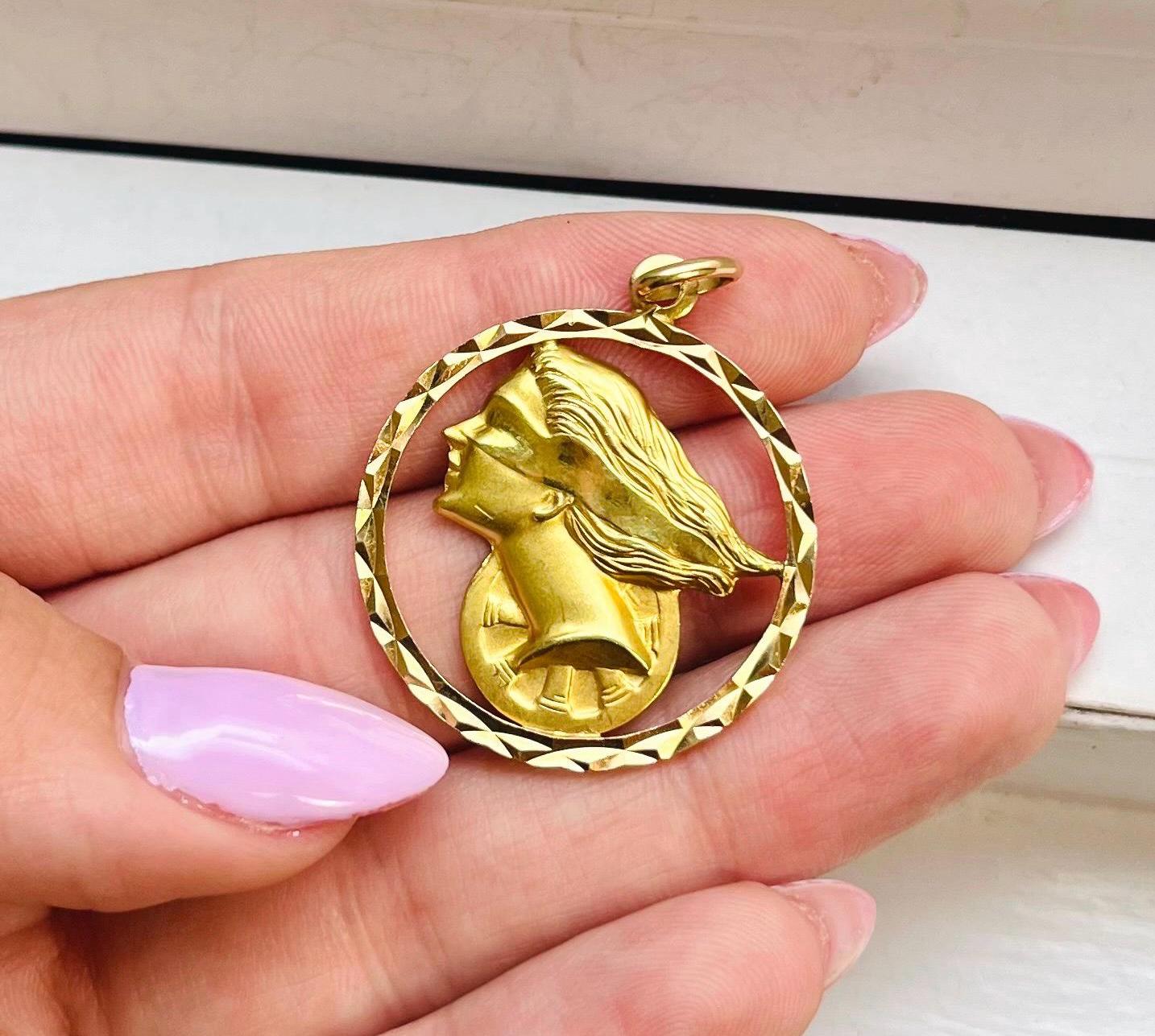 アクセサリー Fortuna Vintage Italian 18k Gold Lady Fortuna Round Pendant - Etsy