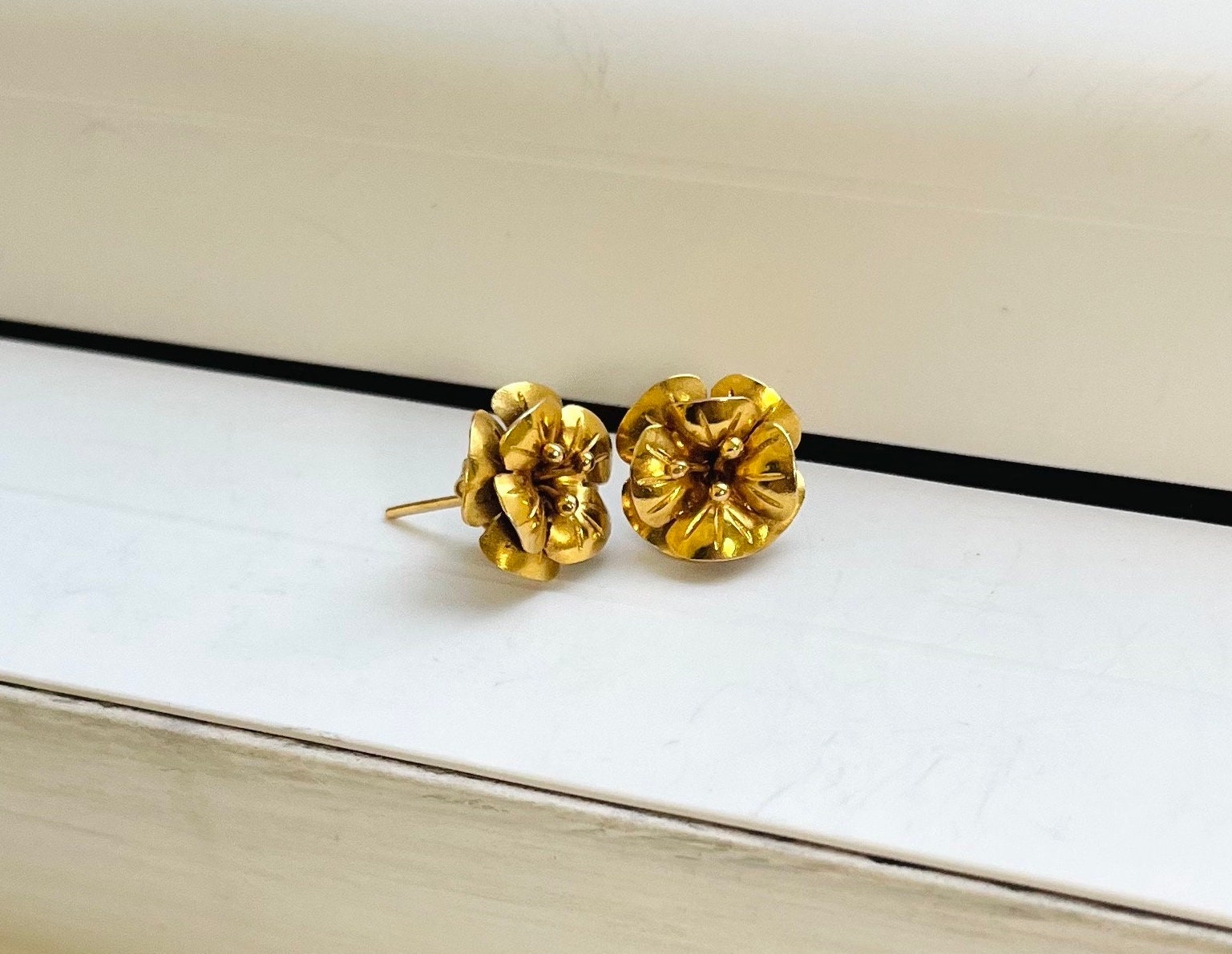 Vintage 14k Gold Detailed Flower Stud Earrings - Etsy