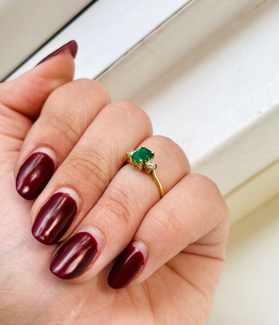 Vintage 14k Gold Emerald & Diamonds Ring - image 2