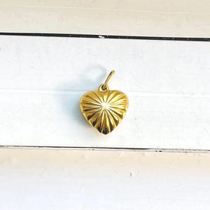 Vintage 18k Yellow Gold Heart Charm