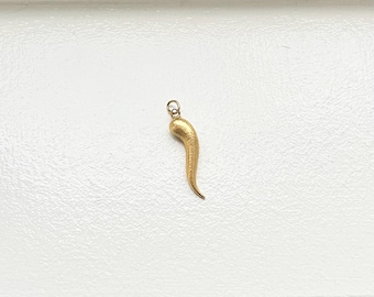 Vintage 18k Yellow Gold Textured Cornicello Italy Horn Pendant Charm