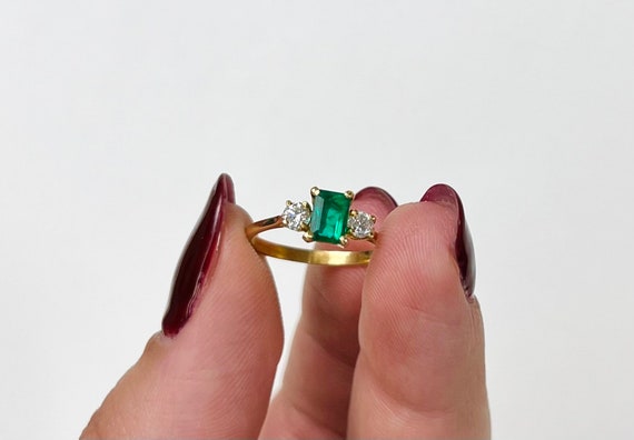 Vintage 14k Gold Emerald & Diamonds Ring - image 6