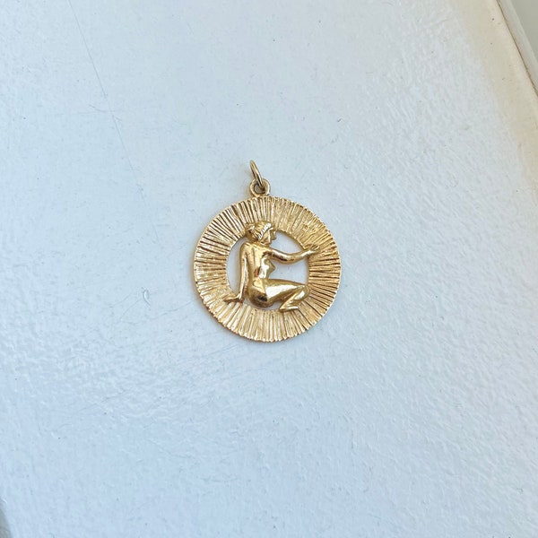 Vintage Unique 14k Gold Lady Virgo Round Pendant Charm