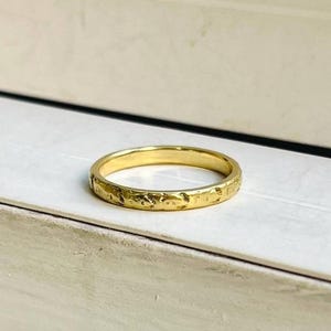 Antique 14k Yellow Gold Gold Band with Hand Carved Design