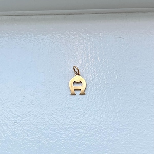 Vintage 18k Yellow Gold Unique Charm