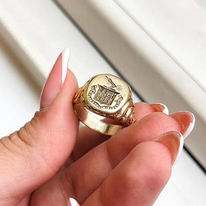 Antique Estate 14k Yellow Gold Signet Crest Ring