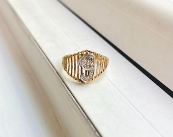 Vintage 14k Yellow Gold Letter “G” Initial Ring Set with Diamonds