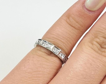 Anillo de eternidad vintage de platino seccionado con diamantes