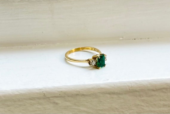 Vintage 14k Gold Emerald & Diamonds Ring - image 4