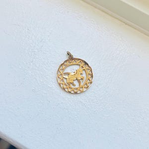 Vintage 14k Yellow Gold Taurus Zodiac Round Pendant