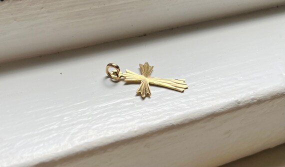 Vintage 14k Yellow Gold Engine Turned Cross Pendant C… - Gem