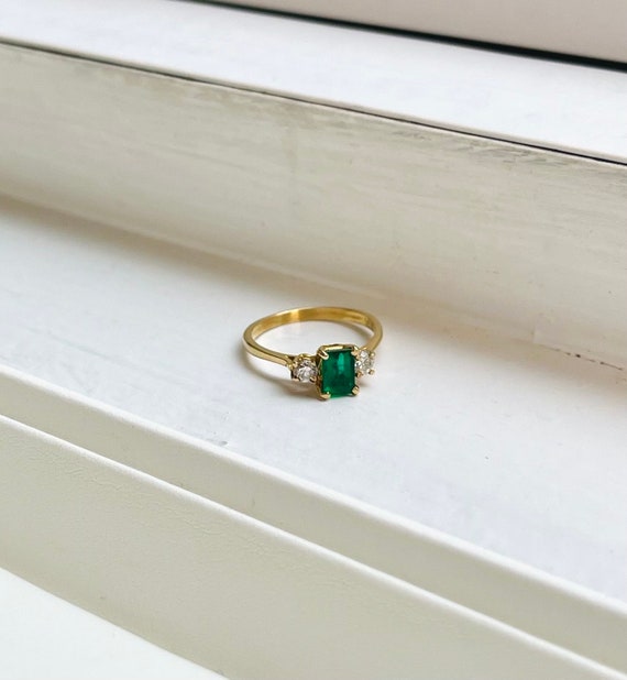 Vintage 14k Gold Emerald & Diamonds Ring - image 3