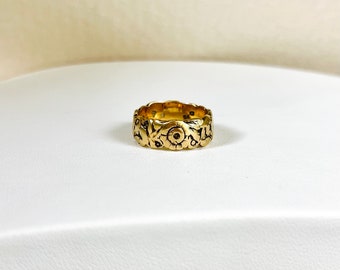 Vintage 14k Gold Handcarved Floral Style Band