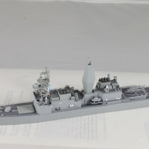 Built ship model 1/700 USS Arthur W Radford Spruance class destroyer DD-968