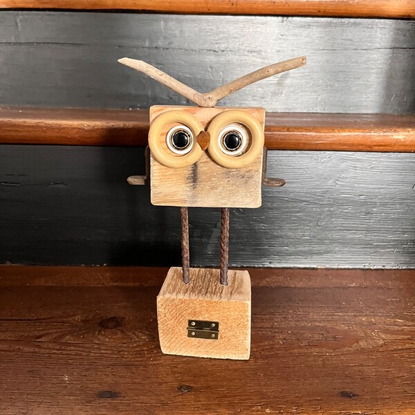Création en bois et récup bois flotté d'une petite chouette recyclart upcycling bois et métal animaux de décoration hibou cadeau