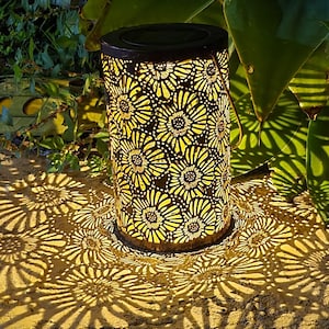 Daisy Solar Lantern Light Garden Decor Gift Outdoor Night Lamp