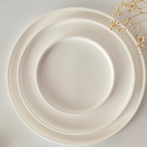 Plateau de service rond blanc, grand plateau de réception, plateau rond en pierre de 30 cm, 25 cm et 17 cm, centre de table, cadeaux de pendaison de crémaillère