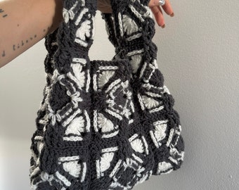 Crochet labyrinth granny square tote bag pattern I Beginner friendly crochet hand bag pattern I Kenikse Crochet