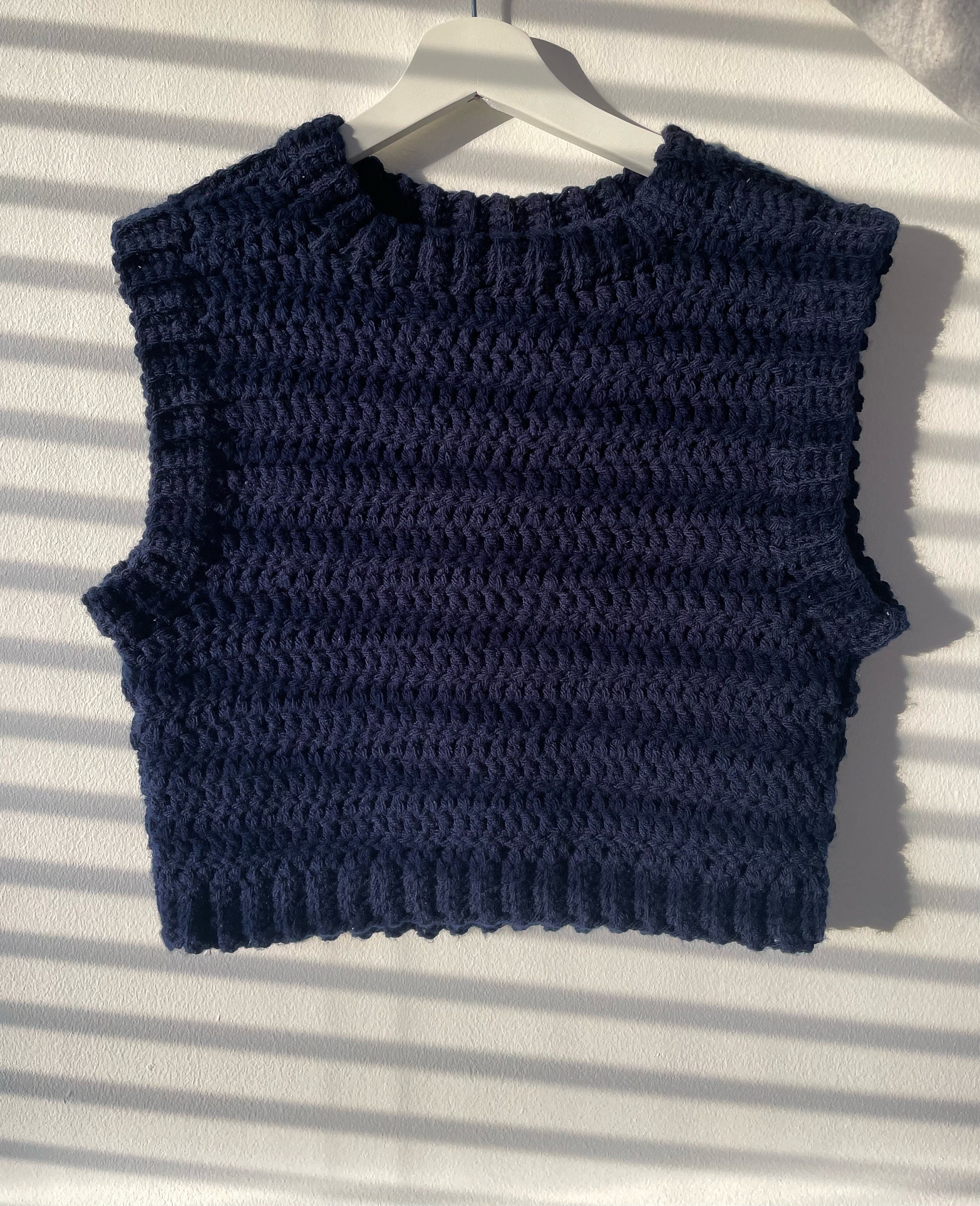 Womens V-Neck Cropped Vest Crochet Pattern - A/W - Intermediate - (6209-8)  ¦