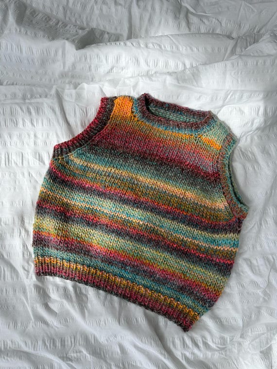 Knit sweater vest pattern, beginner friendly knit vest pattern I Kenikse Crochet