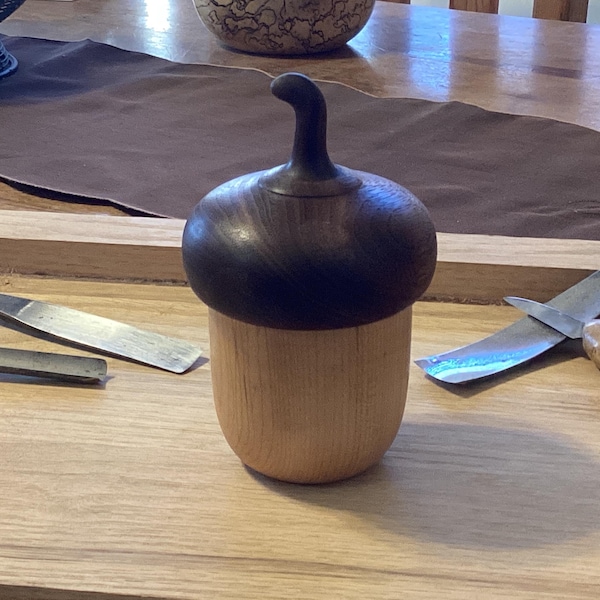 Natural Acorn box,wood acorn keepsake box,jewelry box,handmade gift ,wood turning,wood carving.