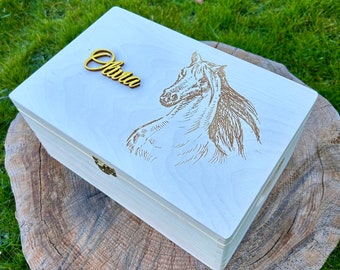 Wooden box with a horse motif. Schleich, collecta, papo, breyer