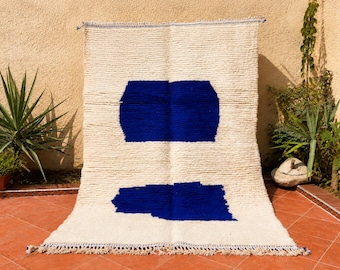 Tapete marroquino azul cobalto, tapete de lã branco marfim, tapete berbere feito à mão, tapete Beni Ourain minimalista moderno