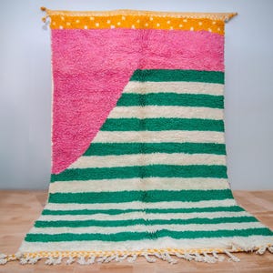 Tapis Boujaad Boho Chic - タピス フェット メイン ヴェール アンド ローズ プール ル サロン、装飾ボエーム プール ラ メゾン、カドー パフェ プール エル