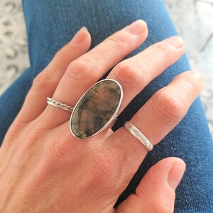 Wide ring with a lace pattern in sterling silver and an inclusion of quartz. Unique piece.