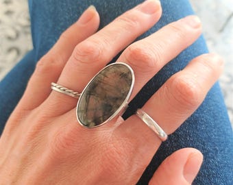 Wide ring with a lace pattern in sterling silver and an inclusion of quartz. Unique piece.