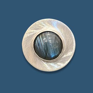 Patricia ring in silver set with a Labradorite.