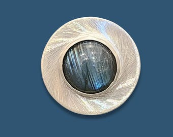 Patricia ring in silver set with a Labradorite.