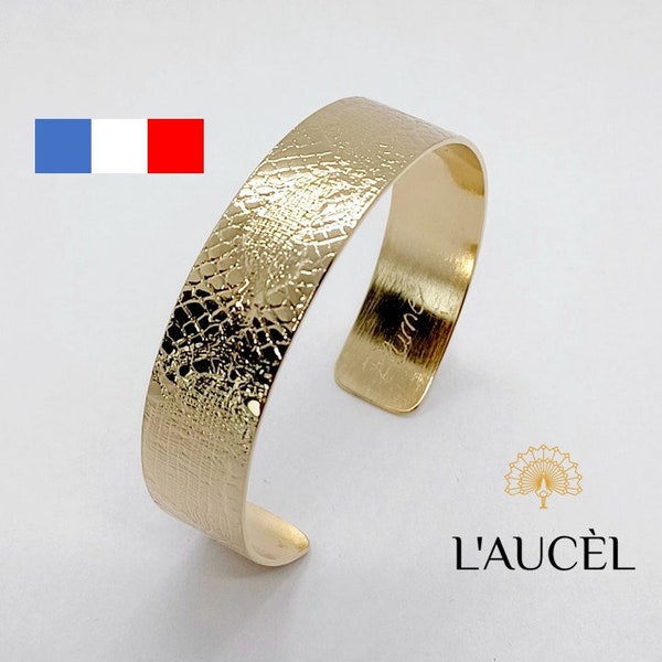 Bracelet Manchette en Plaqué Or, motif dentelle. Collection Plume