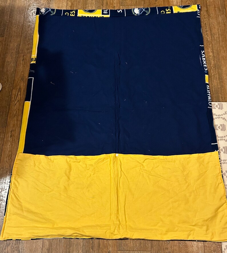 Buffalo Sabres Theme Movie Night Blanket With Foot Pocket, Double Layer ...