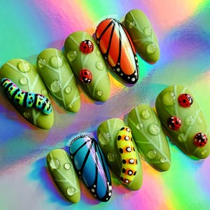 LEAFIN&#39; AROUND | colorful 3D bug press on gel nails | Includes application kit!