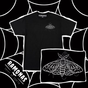 Death&#39;s Head Hawk Moth Tshirt