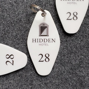 Elegant Hotel Keychain, Custom Key Holder, Personalized Guesthouse Key Fob, Keyring with Door Number and Logo