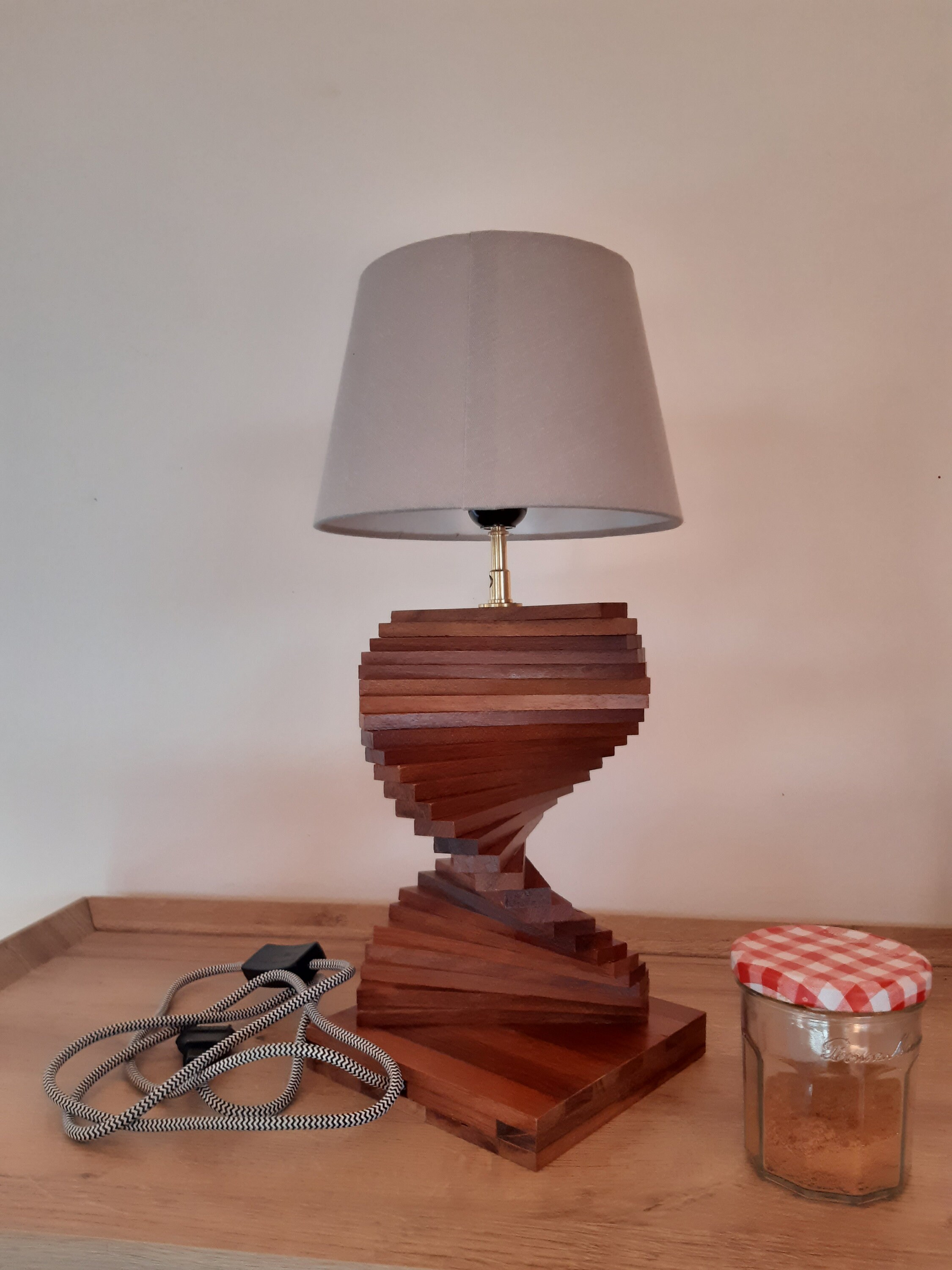 Lampe Bois Exotique Design Moderne à Poser