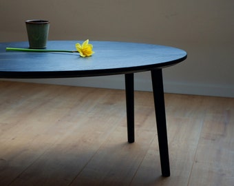 Grande table basse ovale en chêne noir 94 x 61 cm fait main