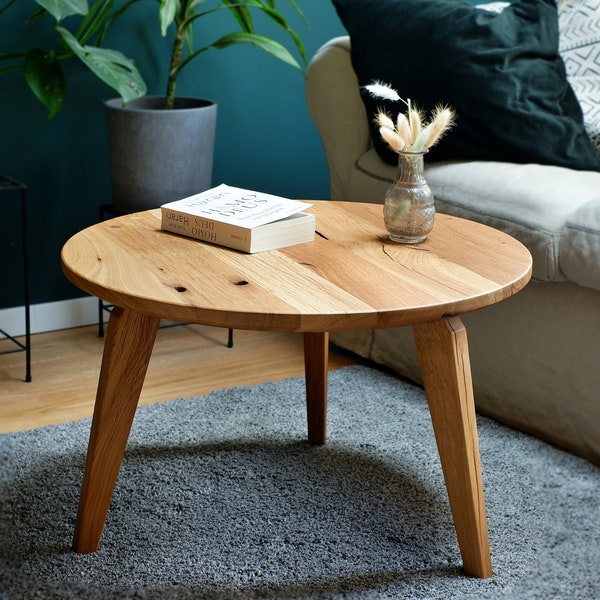 Table basse en bois de chêne récupéré ronde 66 cm faite à la main et upcyclée à partir de colombages vieux de 300 ans