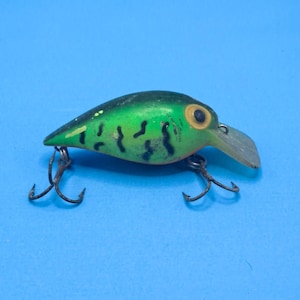 Short Dart Fishing Lure Vintage Crankbait Green Black Painted Fishing Tackle