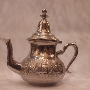 Savor the Tradition with Our Handmade Moroccan Teapot – Exquisite and Authentic Moroccan teapot, handmade Moroccan teapot, Moroccan tea