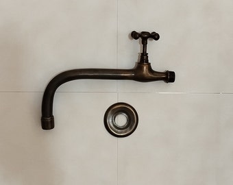 Antiker Gartenwasserhahn aus Messing; Vintage-Wandwasserhahn; Bronzener Außenwasserhahn; Rustikaler Außenwasserhahn; Gartenschlauchanschluss im alten Stil