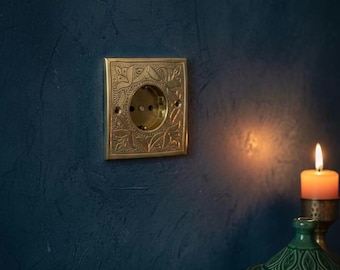Hand-engraved solid brass electrical outlet - Luxury Moroccan craftsmanship - Chic & Vintage interior decoration