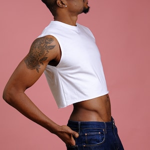 Wit mouwloos crop-top T-shirt voor heren - effen witte crop-top voor heren
