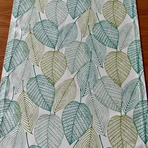 Table Runner with Green Leaves Pattern
