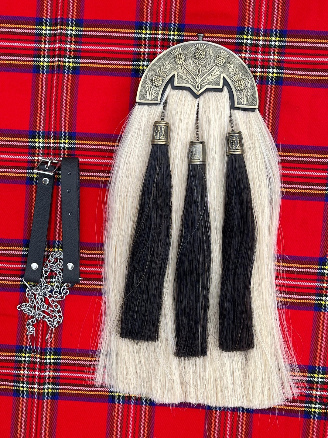 Synthetic Long Hairs Sporran White Color Body With Two Black Tassels main image 0