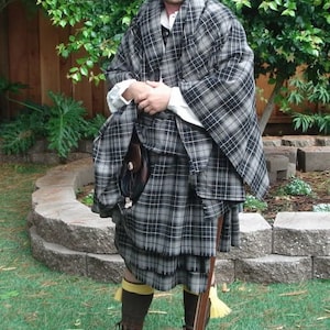 Scottish Men's Great Kilt Handmade 16th Century Highland Vintage Kilt Tartan Great Kilt Available in 45+ Tartans.